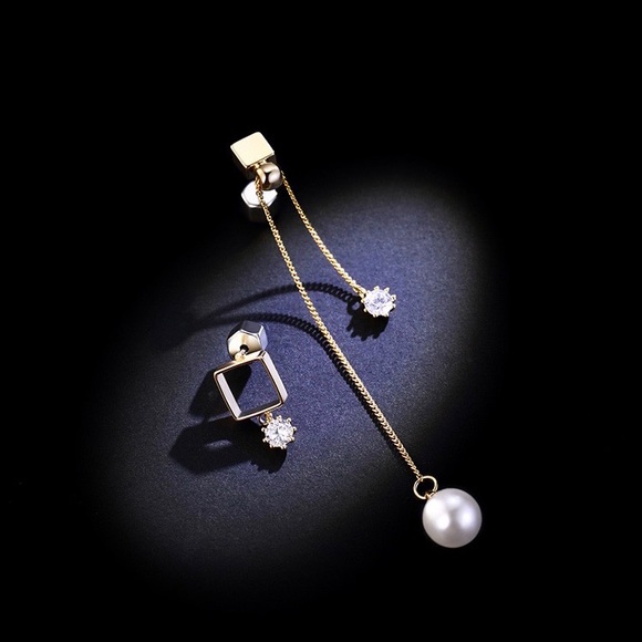 Asymmetrical earrings - Picture 2 of 7